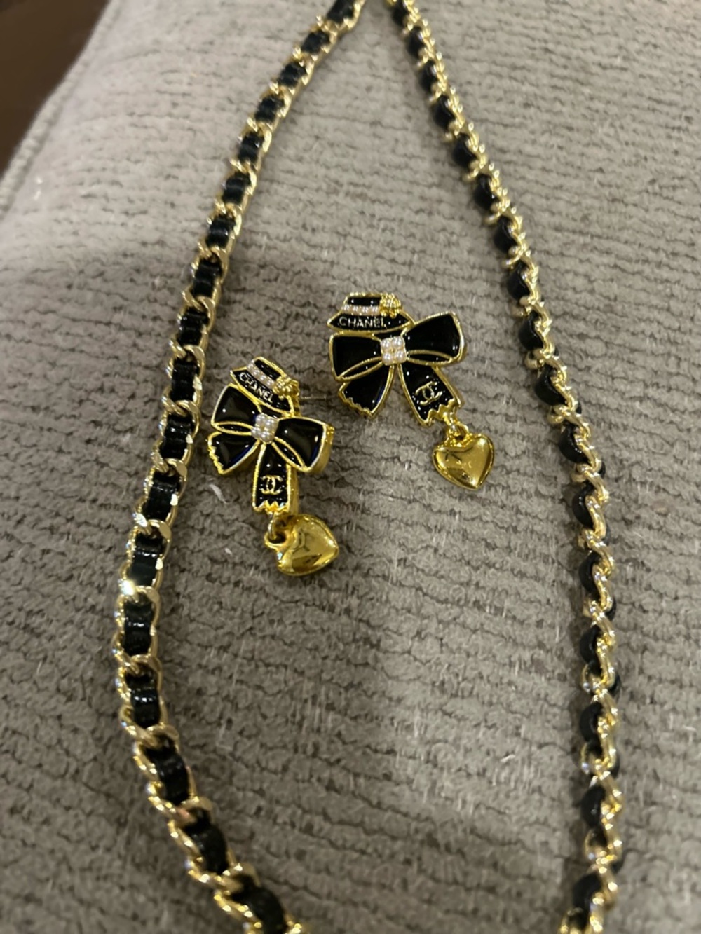 Gold and Black inspired Bow Pendant Necklace with Matching Earrings, NEW - Picture 11 of 12